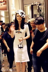 组图：范文芳出席香水发布 白色礼服展现名媛气质