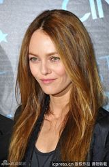 组图：帕拉迪丝走出情伤 新片巴黎首映