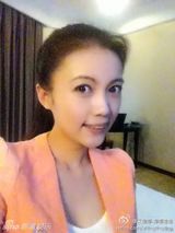 组图：央视女记者艾婷婷美胸抢镜 掀网络热议