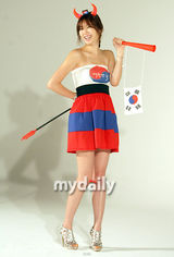 幻灯图：韩星金Saerom写真集发布 将通过出租车播放