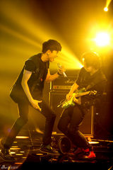 组图：歌手2邓紫棋白裙优雅 茜拉满文军补位