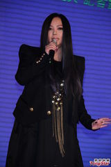 组图：张惠妹15年经典DVD 回忆个唱历程红眼眶