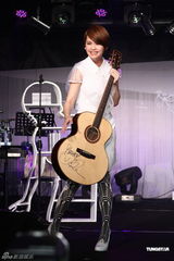 组图：杨丞琳变身陶喆粉丝 狠拒潘玮柏梦中情