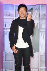 组图：任贤齐新片中年出柜 范晓萱不排斥三人行