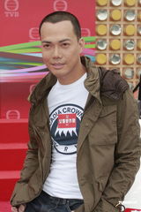 组图：《女警爱作战》开机谢天华扮记者拍照