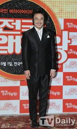 组图：《全国歌唱比赛》试映 柳贤京低胸露身材