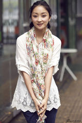 组图：“飒姐”张瑶街头写真小清新