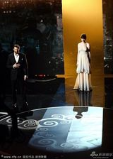 组图：休-杰克曼与安妮-海瑟薇等主创献唱