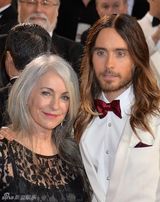 组图：评奥斯卡辣妈 小李母子超像莱托妈妈惊艳