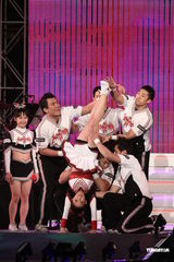 组图：陶晶莹变红发女王热舞 郭书瑶秀高难度动作