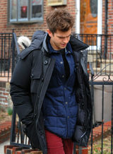 组图：《蜘蛛侠2》女主角谢琳纽约街头骑机车