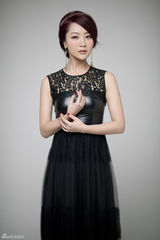 组图：白冰最新写真妆容素雅 突显超凡魅力