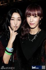 组图：TEEN TOP朴奎利等众星出席首尔时装周