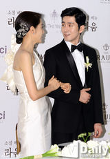 组图：SS501许永生等帅气亮相权民尹智敏婚礼