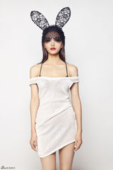 组图：新人女星李桃写真曝光 可爱活泼时尚女孩