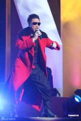 组图：毛宁林忆莲领衔音乐会 《你是我的眼》秀歌技