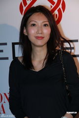 高清组图：蒙嘉慧怒对偷拍者 直言艺人很可怜 