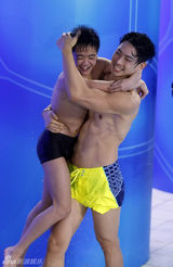 组图：《水立方》半决赛吴建豪剪短泳裤