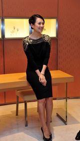 组图：章子怡为品牌代言 自曝第一块手表掉厕所