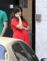 组图：38岁影后佩内洛普怀二胎 明艳红裙挺大肚