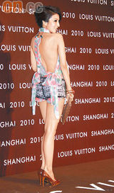 幻灯图：巩俐低胸亮相艳压群芳 型男阮经天变害羞