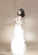 组图：陈燃与时装谈恋爱 打造时尚水晶新娘