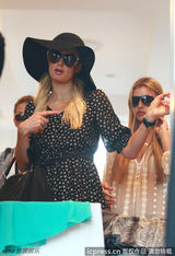 组图：帕里斯-希尔顿潮店扫货毫不惜金