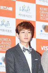 高清组图：f(x)SHINee等闪耀首尔歌谣大奖红毯