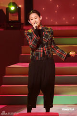 幻灯图：容祖儿豹纹装录影 王菀之穿出旧上海风情 