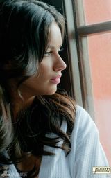 组图：超模阿德瑞娜-利玛内衣写真秀美胸