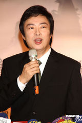 幻灯：费玉捐一千万做公益 澄清800万名车赠侄子