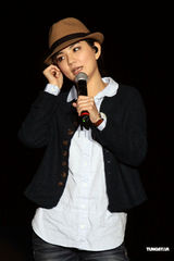 组图：Hebe语出惊人“胸部山” Ella搞笑扮丑相挺