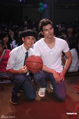 组图：林晖闵庆生众星祝福 大方对郭采洁示爱