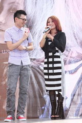 组图：“神木与瞳”黄美珍单飞发片