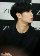 策划：卖萌耍宝手册揭秘 嘟嘴吐舌扮萝莉