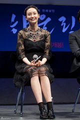 高清图：韩星宋康昊李娜英新片《howling》宣传