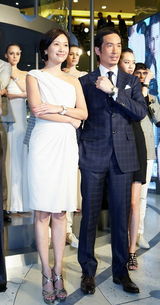 组图：徐静蕾白色礼服亮相剪彩 五月开拍新戏