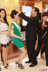 组图：张名雅失冠军没失望 邓佩仪选择完成学业