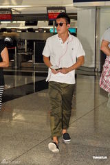 高清组图：陈冠希现身上海 避谈峰芝事件匆匆离场