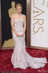 组图：克里斯汀-贝尔抹胸鱼尾长裙美艳可人