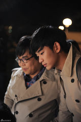 高清组图：金秀炫郑恩表合作拍广告搞怪出镜