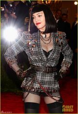 高清图：大都会朋克派对众星个性礼服狂野性感