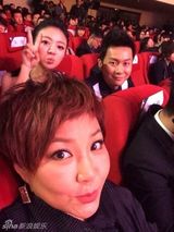 组图：明星公民颁奖星光熠熠 张亮黄晓明等出席