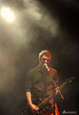 高清：简迷离首唱会张亚东助阵 立体呈现摇滚仙境