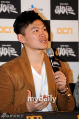 组图：杨东根韩彩雅出席新剧《Hero》发布会