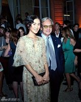 组图：陈燃新装点亮巴黎夜 复古造型华美现身