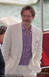 组图：《锅匠裁缝士兵间谍》发布 影帝费尔斯受瞩目