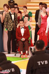 组图：无线45周年台庆群星荟萃 黎耀祥获奖陈豪反串