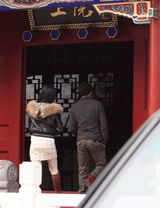 幻灯：谭耀文重心转移内地 神秘女伴陪同逛街看房