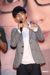 组图：胡夏趁胜追击推新辑 戴爱玲为其发片站台